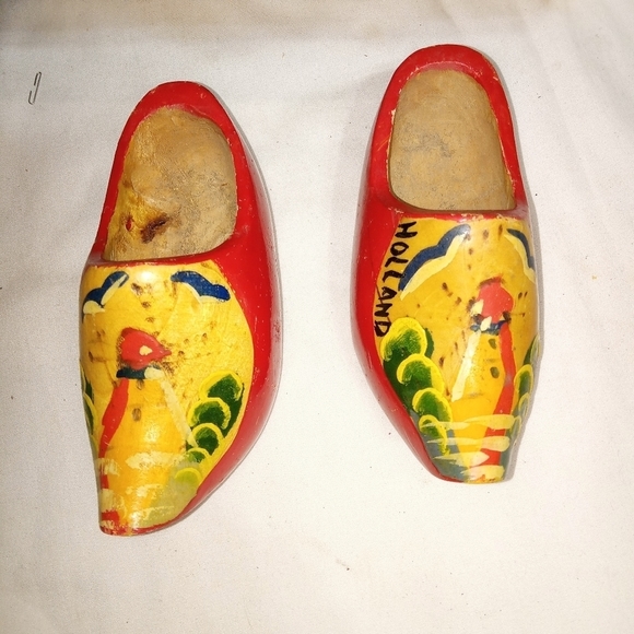 𝅺2 pairs of Vintage Hand Painted Holland Windmill Wooden Dutch Shoes. - Picture 3 of 10